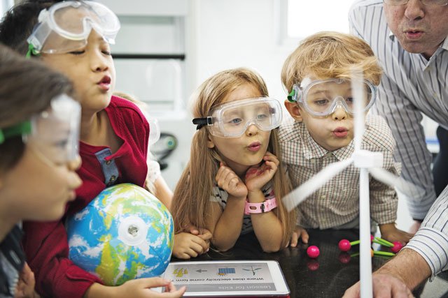 Kids-in-Science-Class.jpg