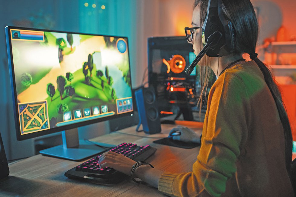 Girl-on-Computer-Gaming.jpg